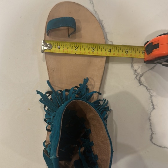 Jeffrey Campbell
Color:Aquamarine Suede
Borla Sandal in Blue Suede - Picture 11 of 12